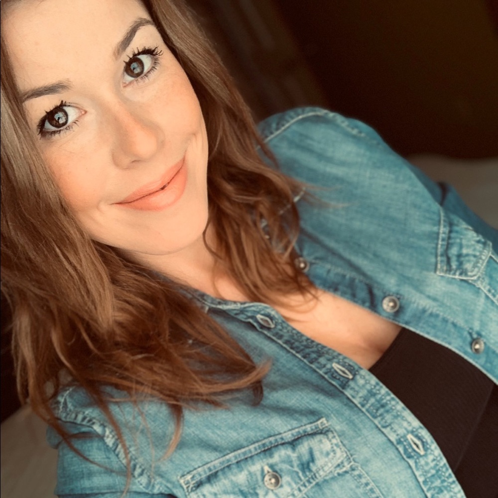Meet your Posher, Hilary